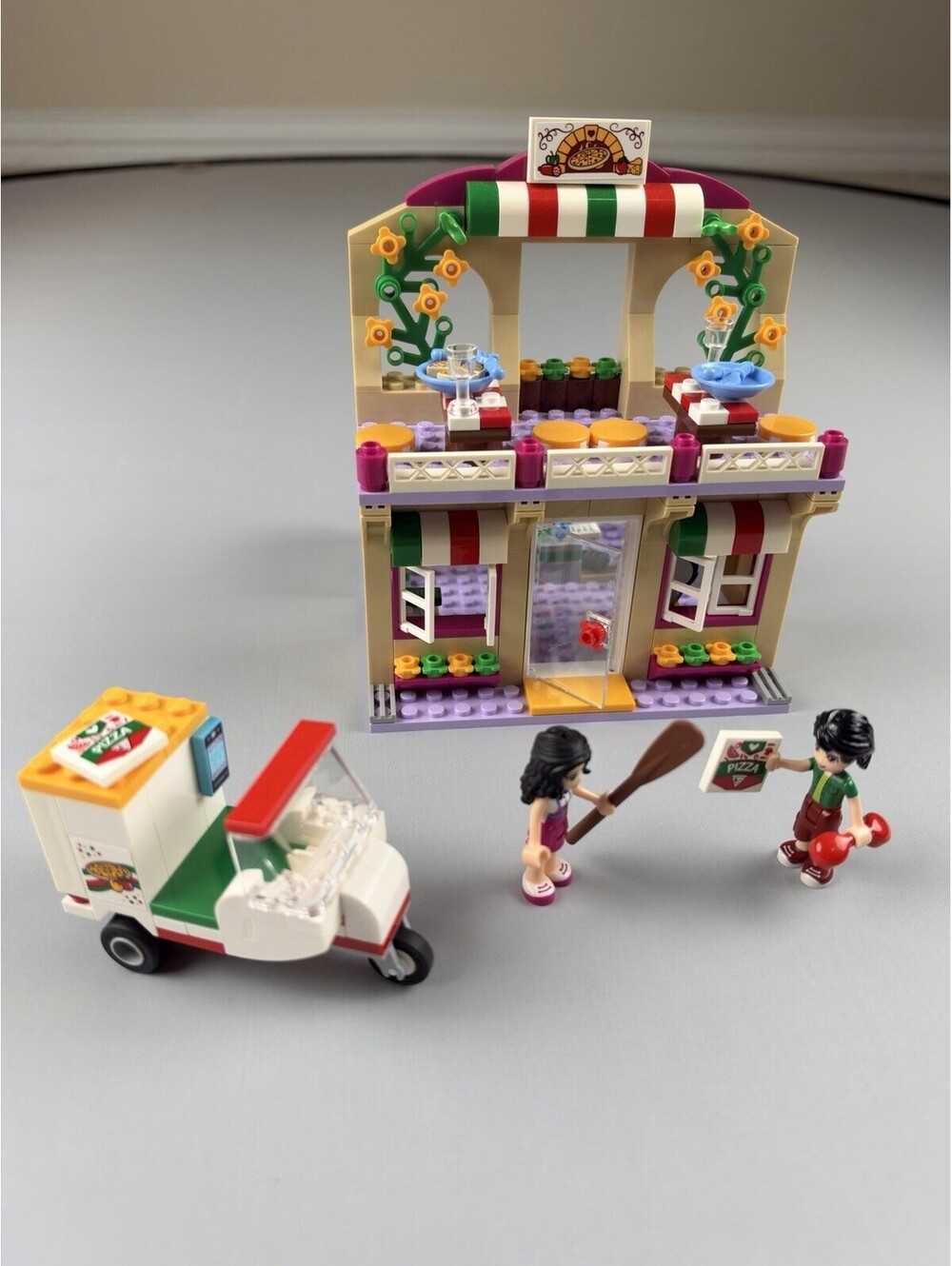 Lego Friends 41311 Heartlake Pizzeria - With Minifigs *No Manual*